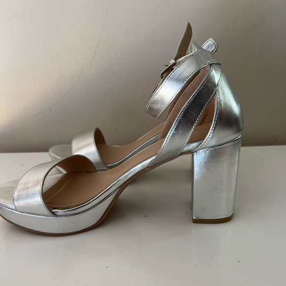 Brand-new silver block heels by CL by Laundry - Picture 2 of 9